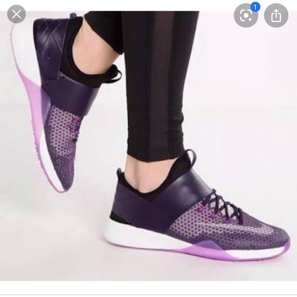 Nike Shoes - Host Pick!! NWT Nike AIR ZOOM STRONG SHOE